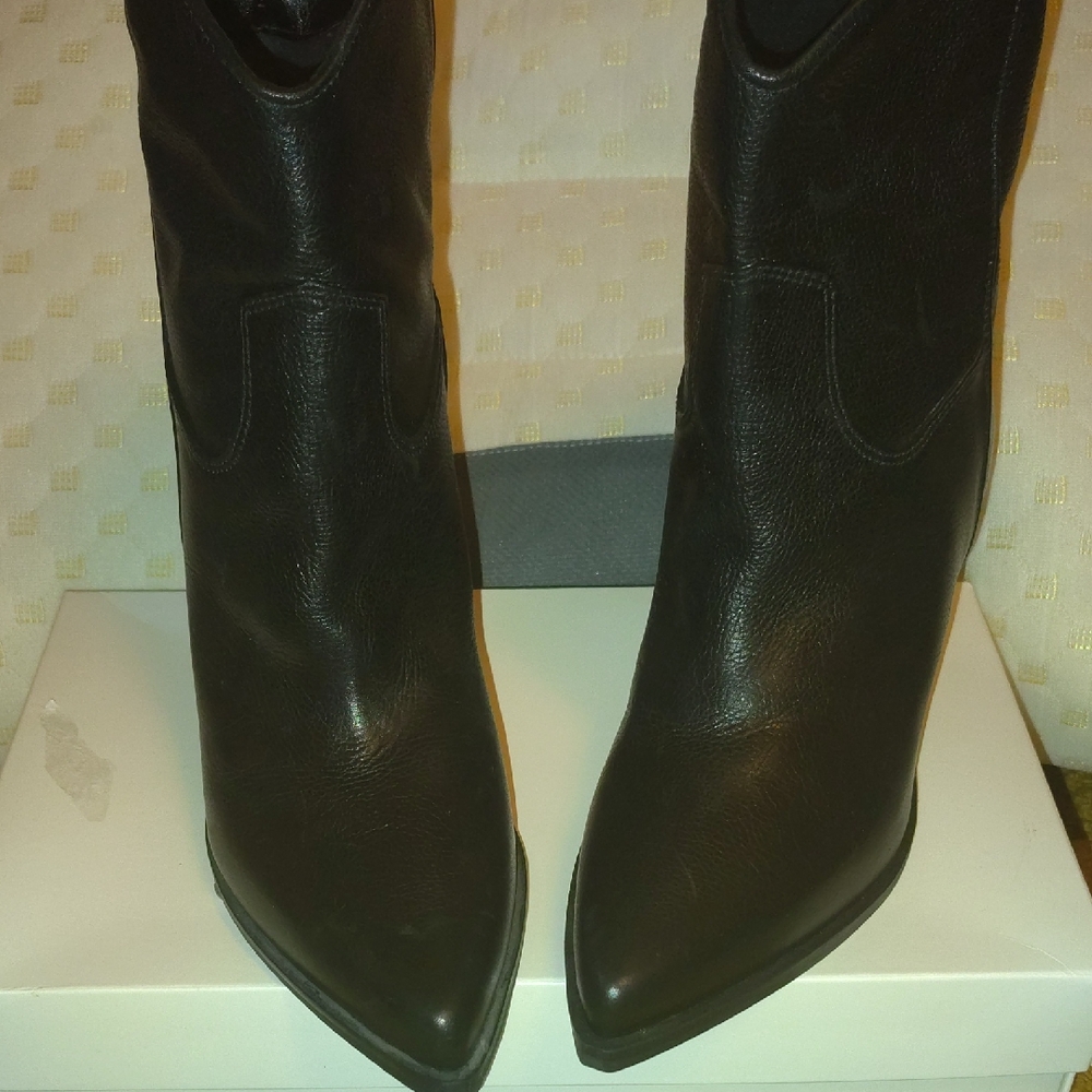 Steve Madden Sleek Black Leather Heeled Boots